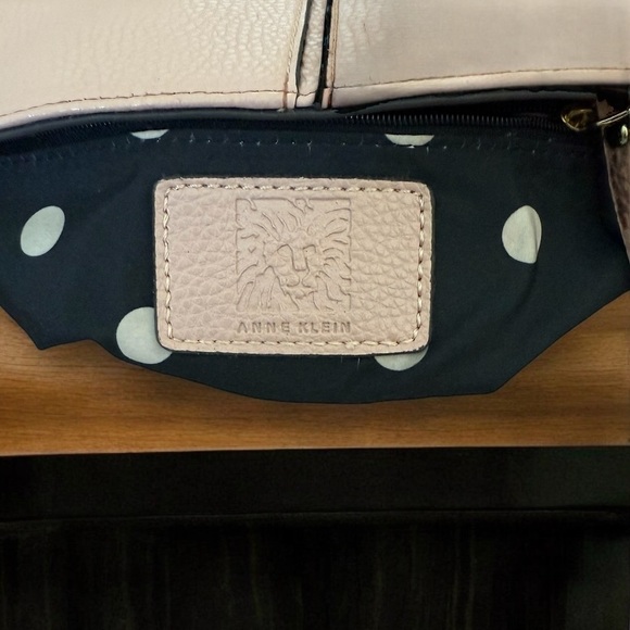 Anne Klein handbag - Picture 5 of 5